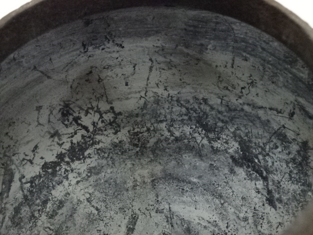  一ノ瀬宗辰・菊地正直造　唐銅切合朝鮮風炉　霰紋真形釜添（花押有）（共箱）